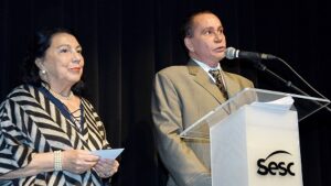 Livro editado pela Expoart, com patrocínio da Frutosdias, sobre os 50 anos de vida artística de César Romero recebe Prêmio da ABCA